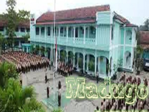 Upacara Bendera Hardiknas dan Jalan Sehat 2015 di SMK Maarif 2 Gombong