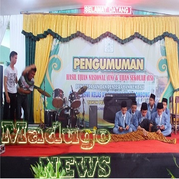 Semarak Pertunjukan Seni Saat Pelepasan Siswa Semarak Pertunjukan Seni Saat Pelepasan Siswa