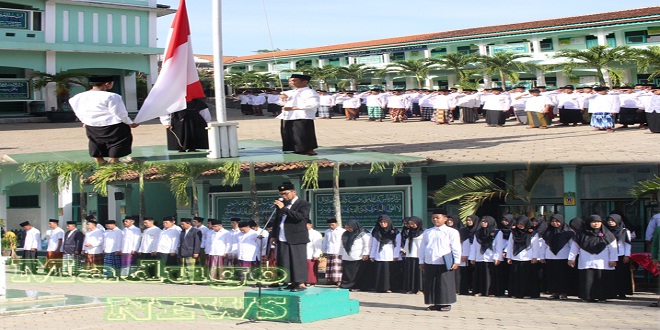 Peringati Hari Santri Nasional, Peserta Upacara Bendera Kenakan Sarung Peringati Hari Santri Nasional, Peserta Upacara Bendera Kenakan Sarung