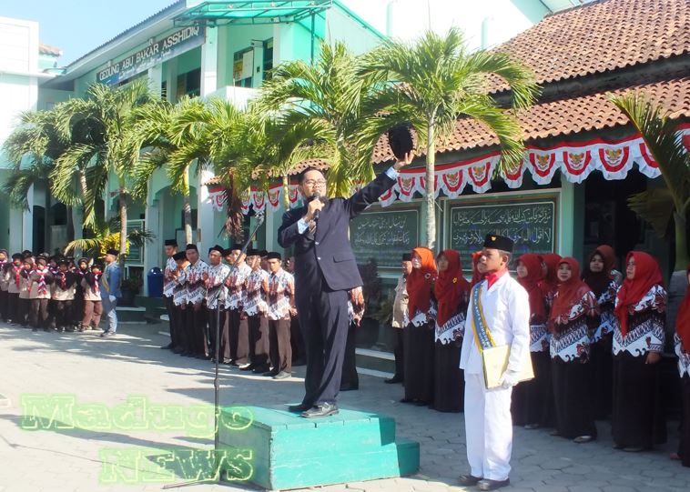 Peringati HUT RI ke 73, Kasek Ngadino Ajak siswanya untuk lebih Berdisiplin Peringati HUT RI ke 73, Kasek Ngadino Ajak siswanya untuk lebih Berdisiplin