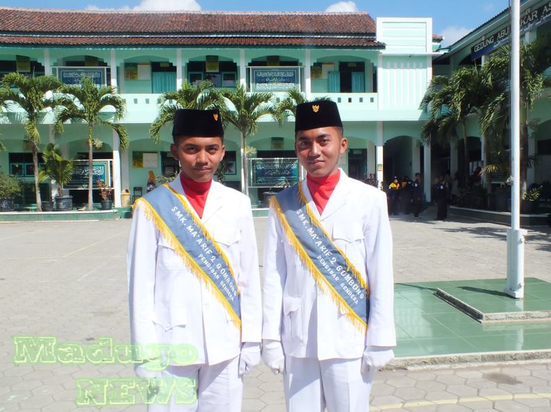 Siswa Kembar asal KuwarasanTergabung dalam Tim Paskibra SMK Madu Go Siswa Kembar asal KuwarasanTergabung dalam Tim Paskibra SMK Madu Go