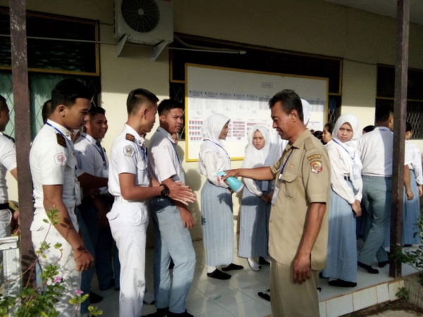Kemendikbud Memastikan UN Hari Pertama Berjalan Sesuai Protokol Pencegahan Covid-19 Kemendikbud Memastikan UN Hari Pertama Berjalan Sesuai Protokol Pencegahan Covid-19
